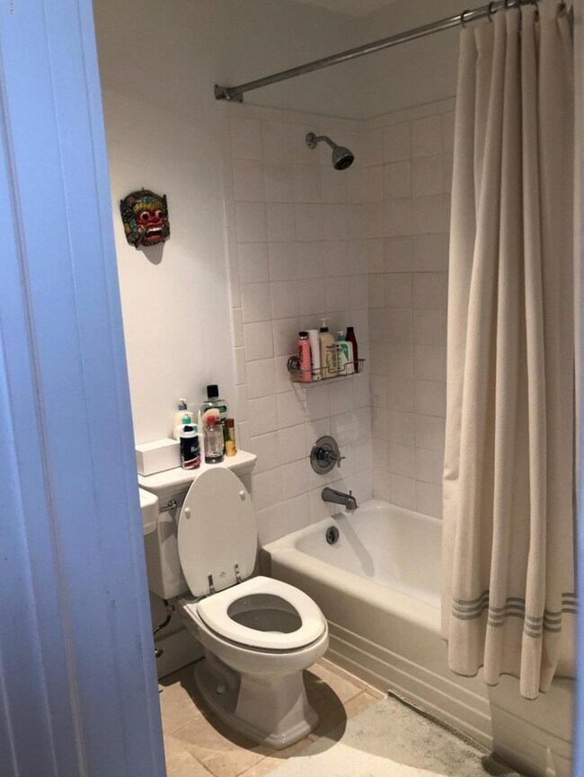 Building Photo - 60 Greenwich Ave