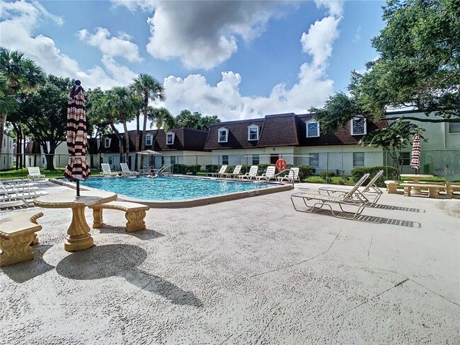 Building Photo - 9115 Tudor Dr