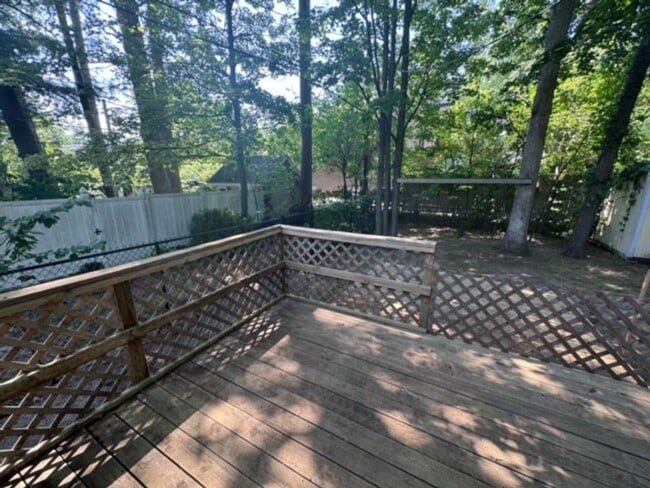 Building Photo - CHARMING HOME ON EAST SIDE OF TRAVERSE CITY NEAR NMC