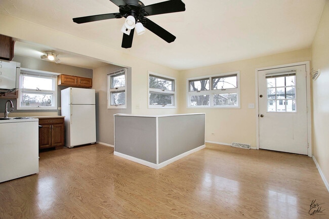 Building Photo - 39271 N Lake Ave