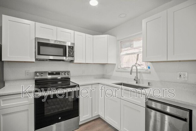 Building Photo - 16881 Davis Rd