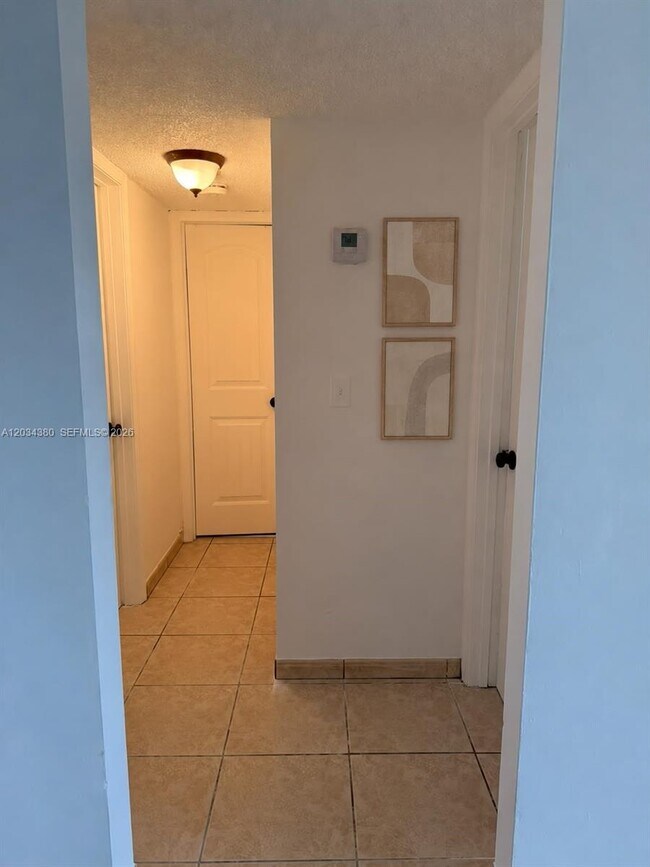 Building Photo - 1480 W 46th St
