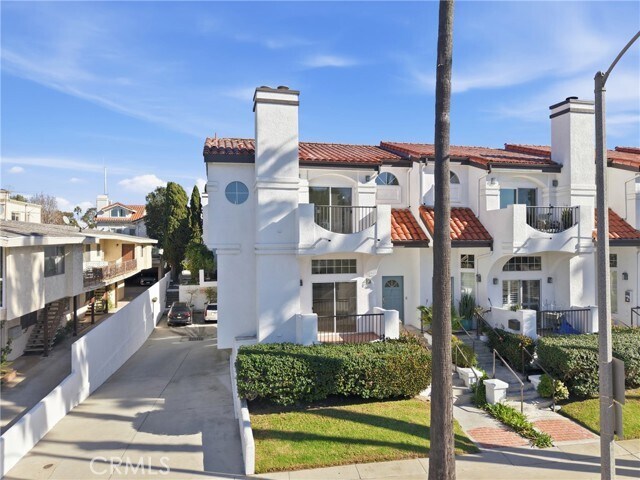 Building Photo - 200 N Catalina Ave