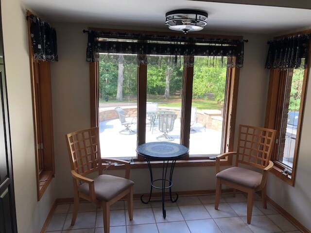 Breakfast nook in kitchen - 9731 110th St N