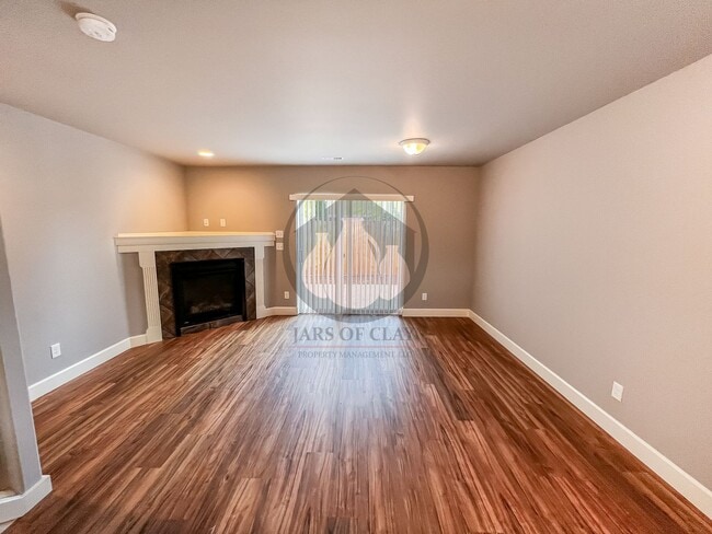 Building Photo - Charming Newer Construction Townhome-Move ...