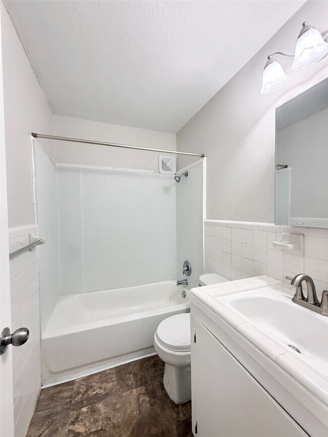 Building Photo - 201 S Kaysie St