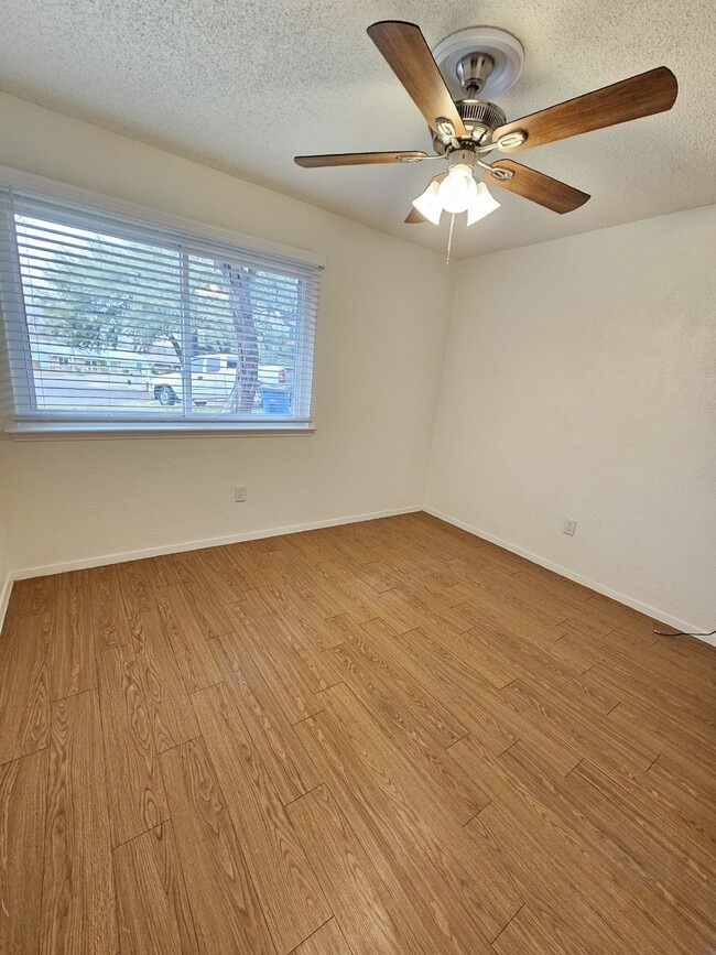 Building Photo - Charming 4-Bedroom Retreat with Cozy Fireplace in Vibrant Austin Neighborhood!