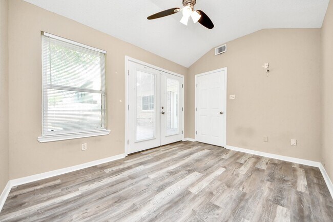 Building Photo - 3402 Hidden Creek Dr
