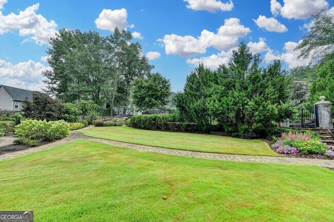 Building Photo - 2611 Briers N Dr