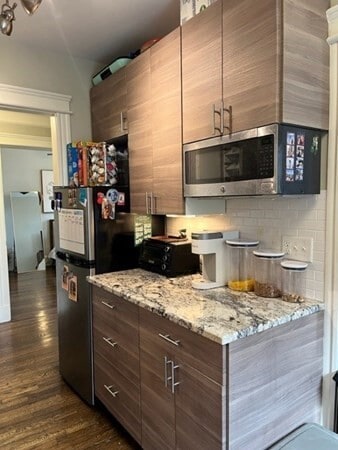 Building Photo - 122 Riverway