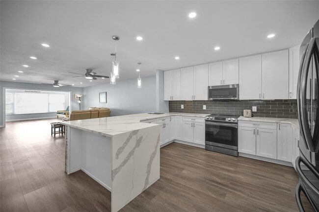 Building Photo - 300 64th Ave