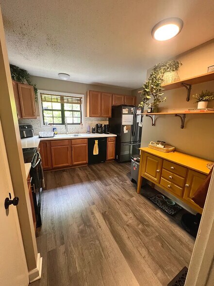 Building Photo - Room in Townhome on Willow Bridge Dr