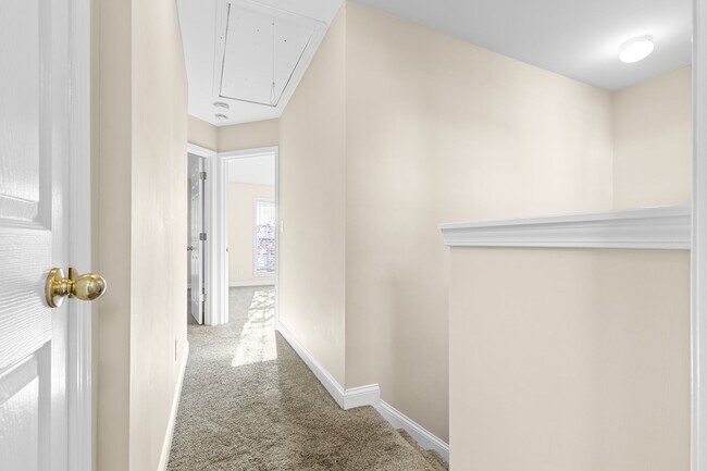 Building Photo - 958 W 1st St
