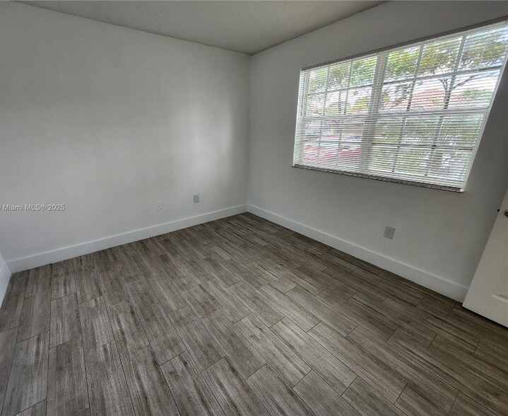 Building Photo - 201 SW 116th Ave