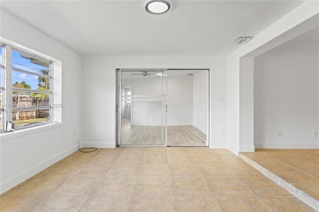 Building Photo - 3253 Pierce St