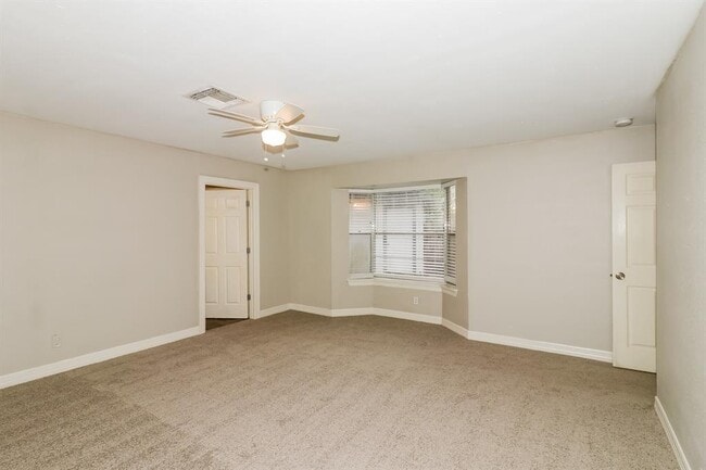 Building Photo - 15631 Cascade Point Dr