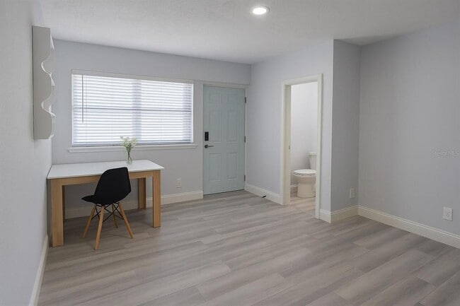 Building Photo - 2326 S Peninsula Dr