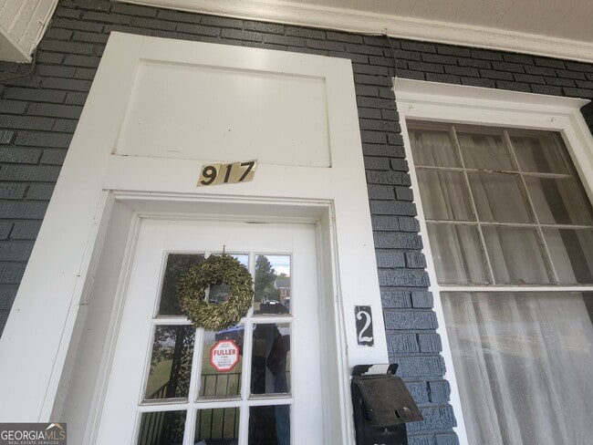 Building Photo - 917 Oakview Ave