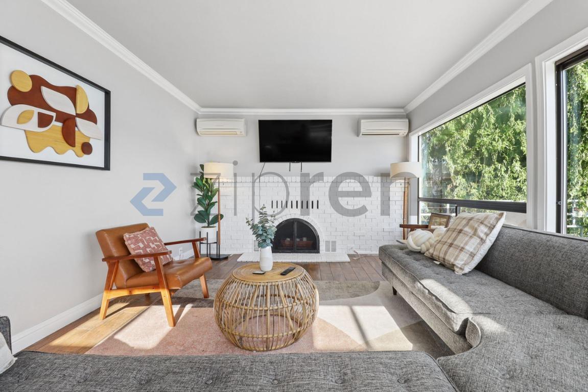 Building Photo - Unit 9750