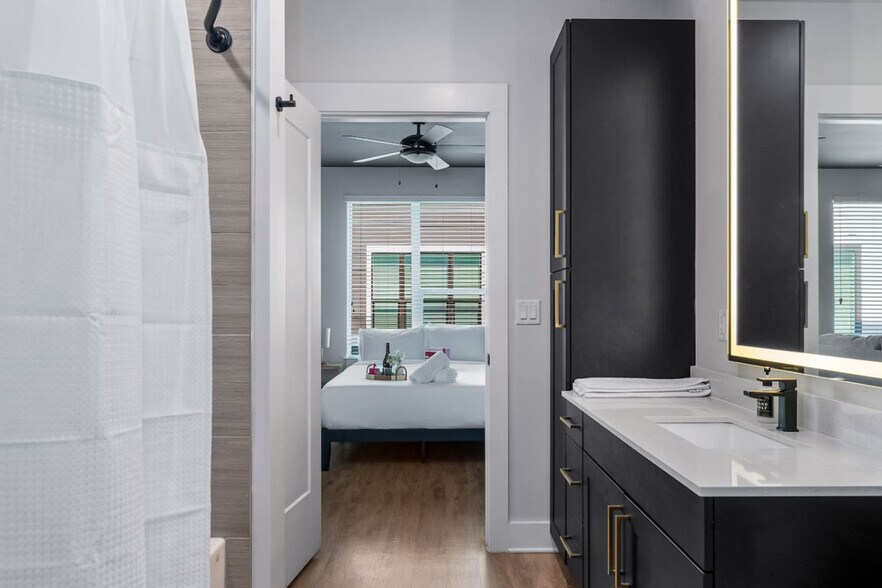 Building Photo - 2412 W Cypress St