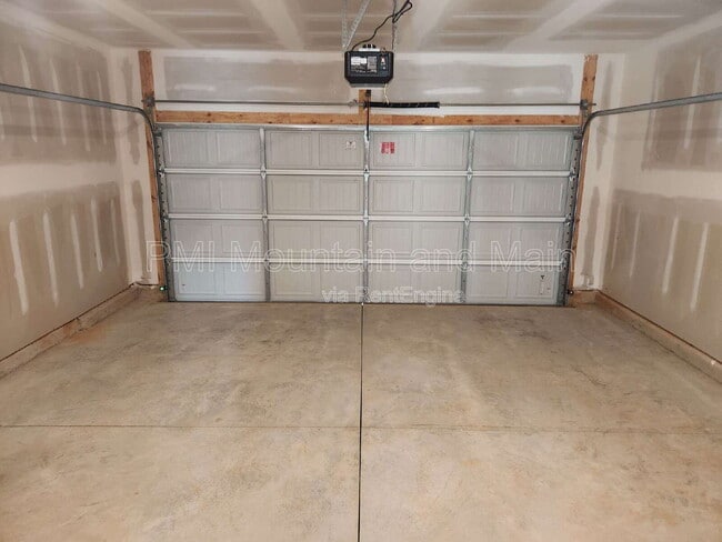 Building Photo - 92 Queen Vly Wy