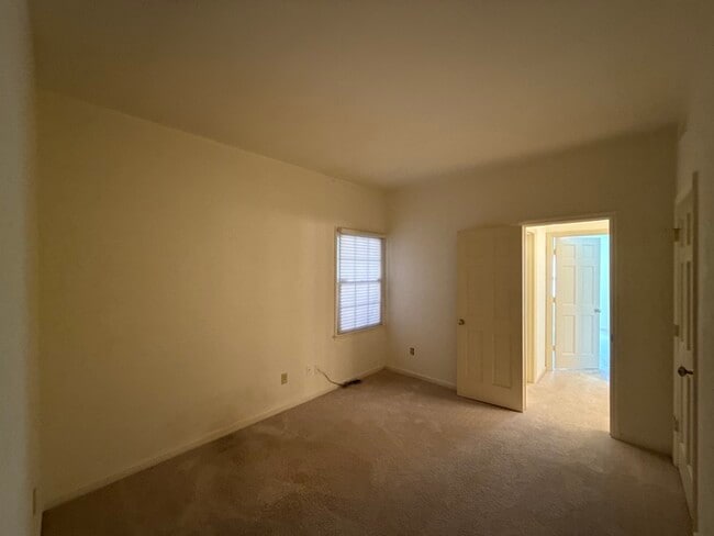 Building Photo - King John Condos