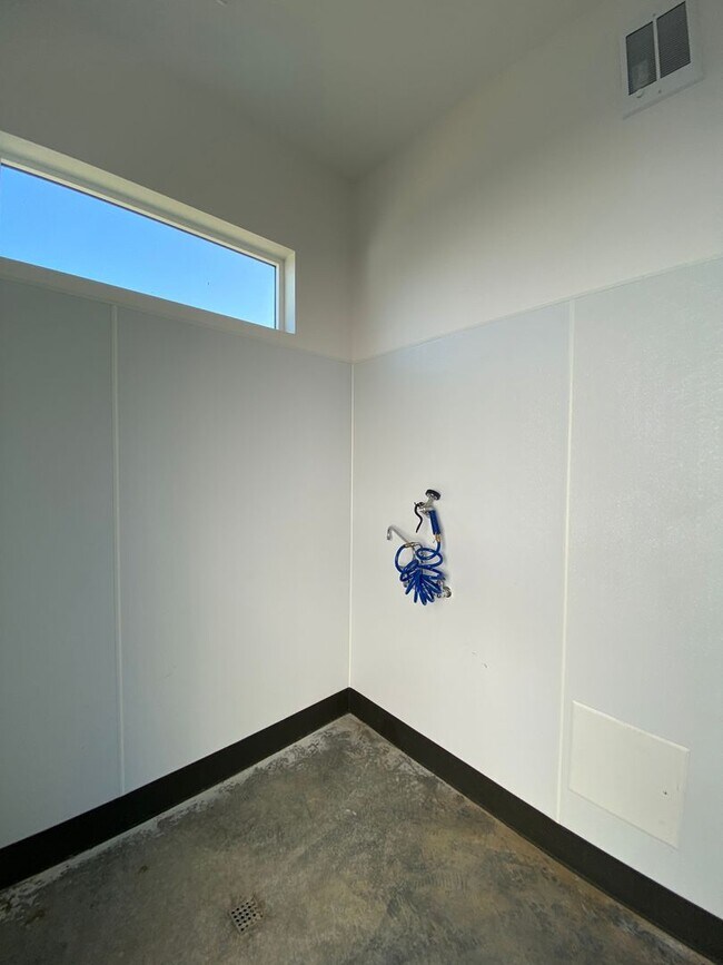 Building Photo - CC, LLC - Bldg 20