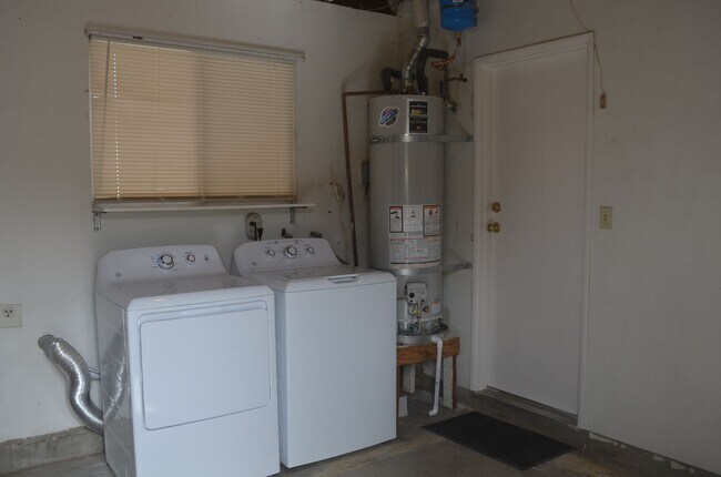 Building Photo - University City 4 Bedroom 2 Bath room Home for Rent