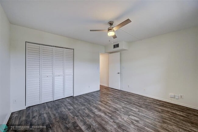Building Photo - 4401 Martinique Ct