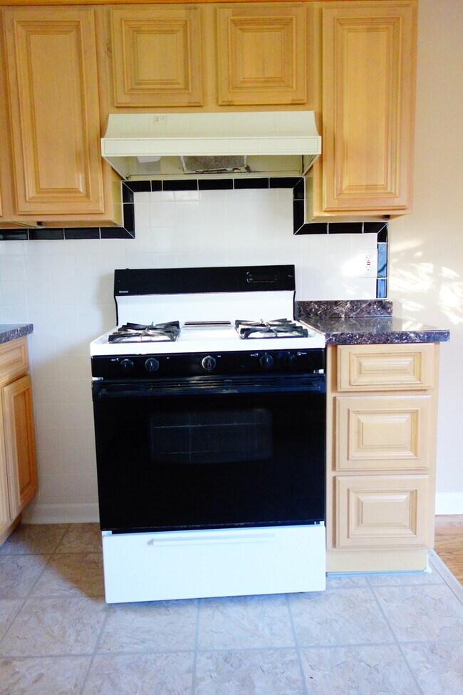 Building Photo - 8007 Garland Ave