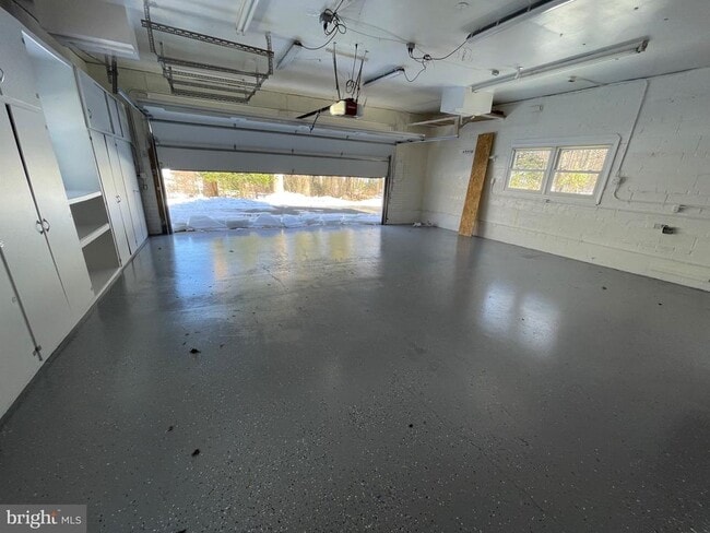 Building Photo - 5300 Summit Dr