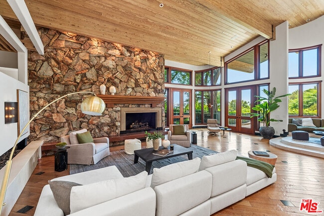 Building Photo - 1160 Shadow Hill Way