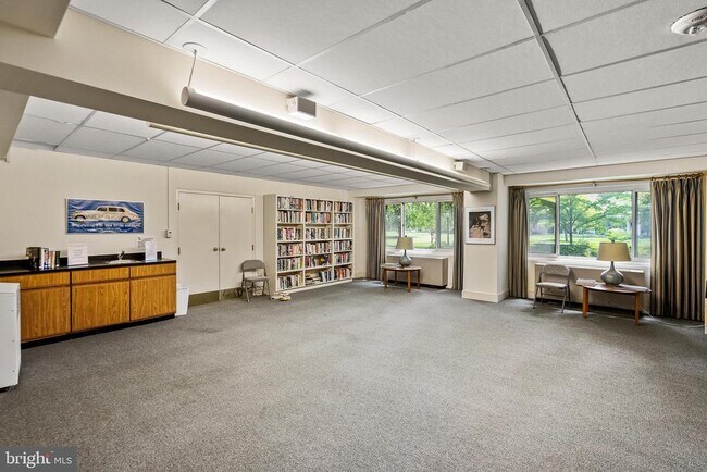 Building Photo - 4201 Cathedral Ave NW