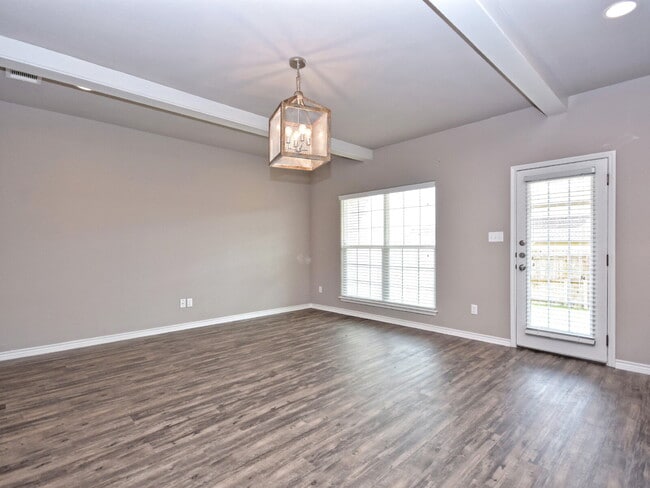 Building Photo - 3503 Summerway Dr