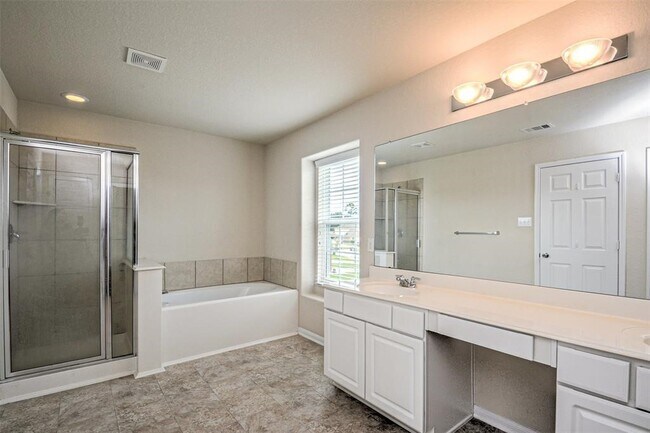 Building Photo - 17822 Aveleigh Ln