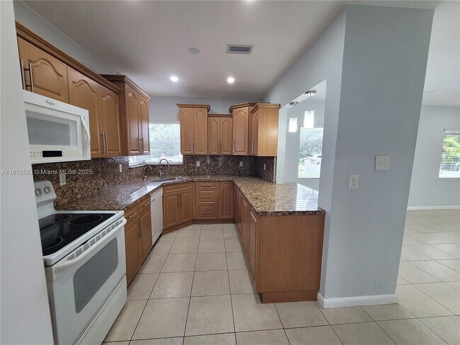 Building Photo - 8839 SW 28th St