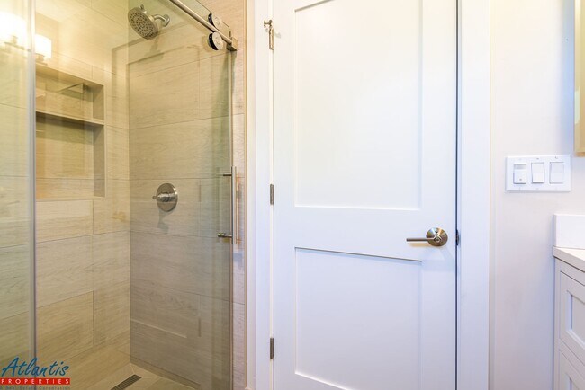 Building Photo - Gorgeous & Remodeled Home