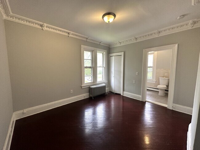 Building Photo - 11 Rockview Ave