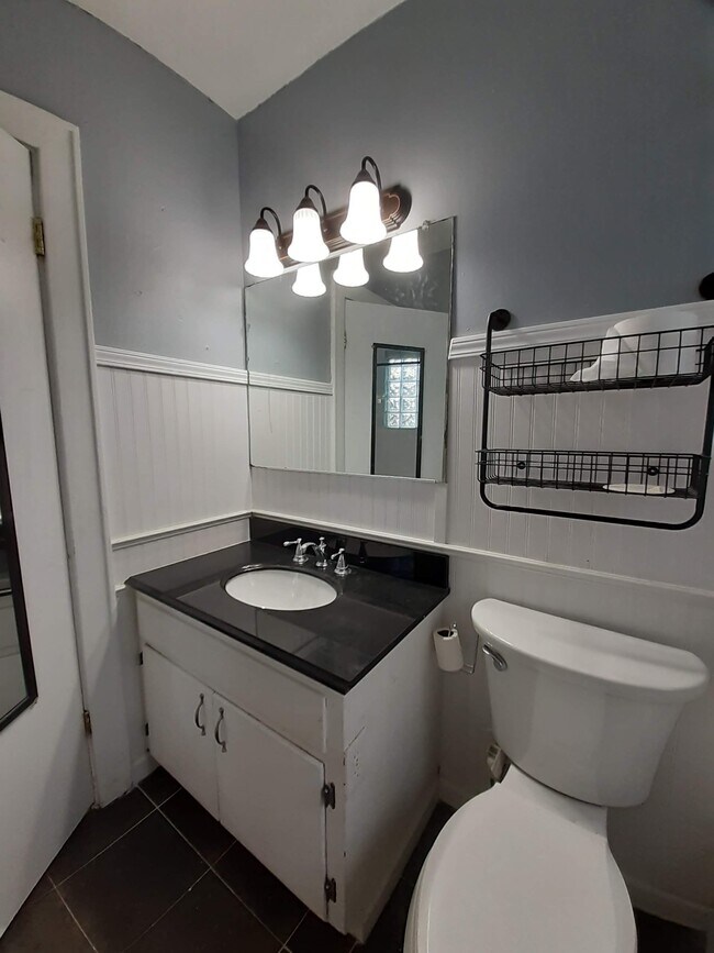 Building Photo - 2001 Highland Ave