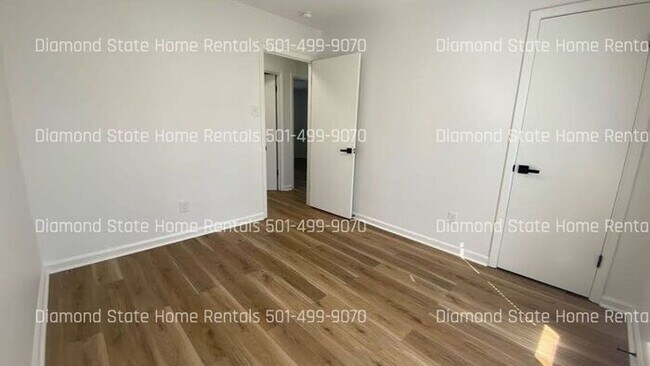 Building Photo - 633 Paul Pl