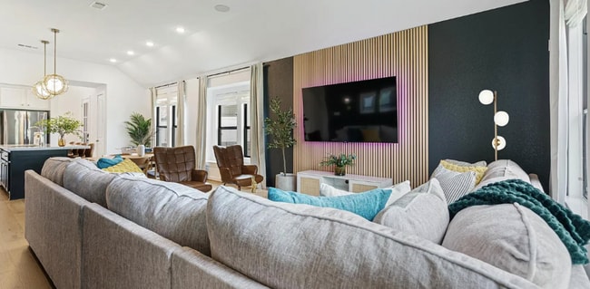 Building Photo - lovely turnkey 3bd fenced in yard