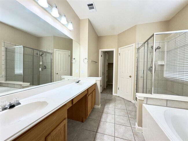 Building Photo - 6138 Negley