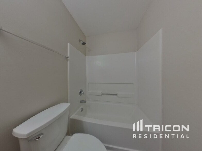 Building Photo - 7838 Montbrook Dr