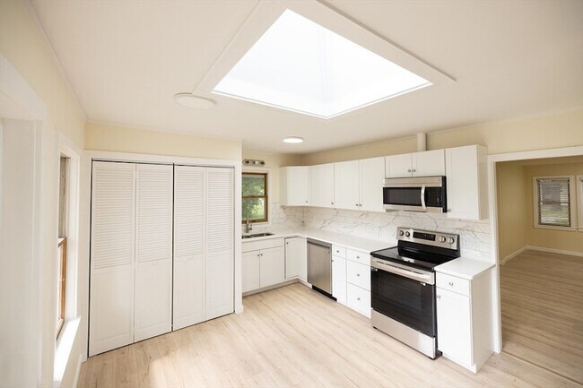 Building Photo - 26 Steven Rd