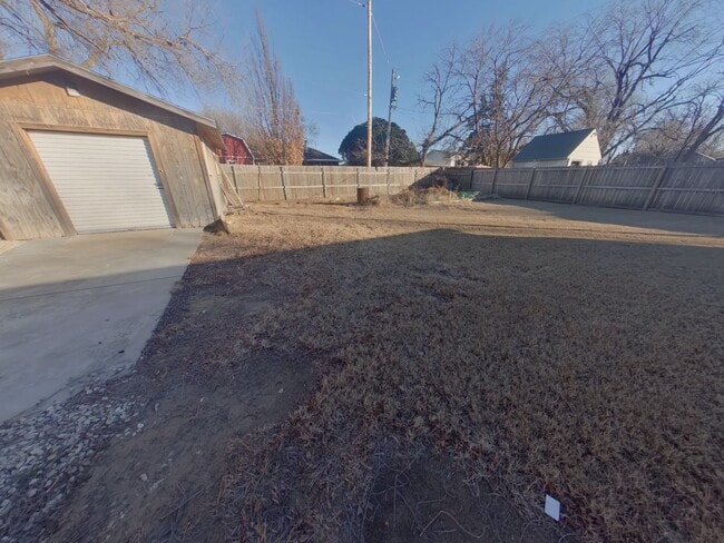 Building Photo - 1856 N Meridian Ave