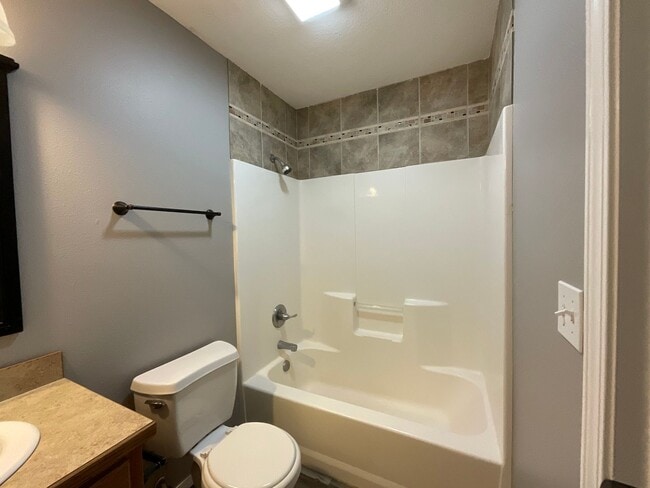 Building Photo - Nice Recently Updated 3 Bed 2 Bath in Webb City! 6 MONTH LEASE!!