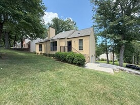 Building Photo - 4554 Summerset Dr