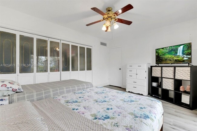 Building Photo - 900 SW 84th Ave