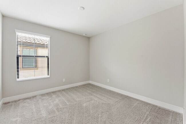 Building Photo - Absolutely Stunning 4 BR + LOFT + OFFICE/2.5 Bath/2 Car Garage home in Starkey Ranch!