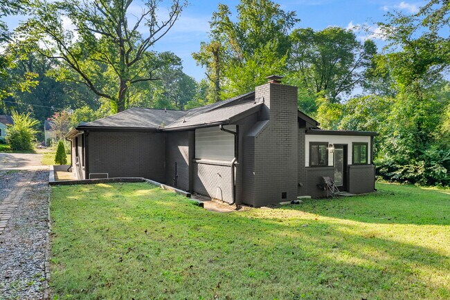 Building Photo - 2874 Grand Ave SW